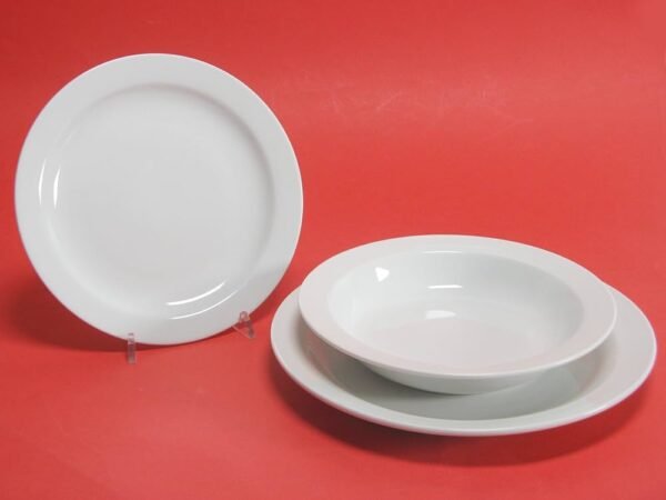 Assiettes En Porcelaine blanches