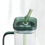 Verre en borosilicate avec couvercle et paille colorée – Image 2